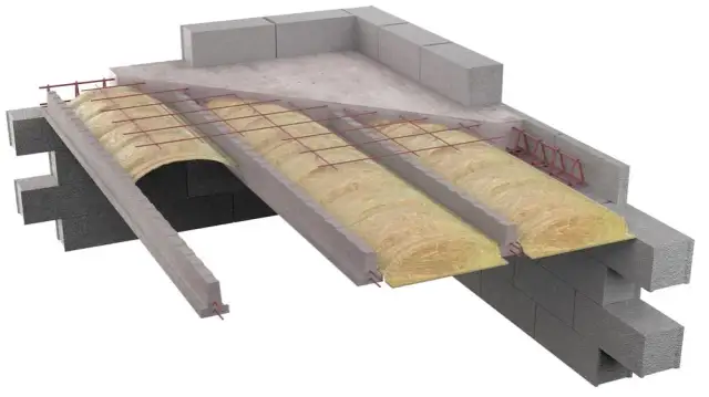 Dom parterowy: strop drewniany czy betonowy - co wybrać, aby zaoszczędzić?