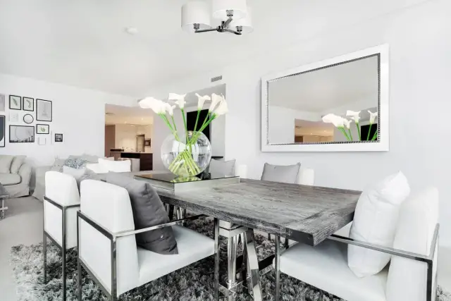 Jadalnia z lustrem: Idealna wysokość i proporcje unikaj błędów!