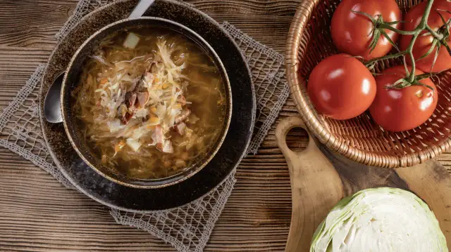 Ile kalorii ma zupa kapuśniak z ziemniakami? Zaskakujące fakty o kaloriach