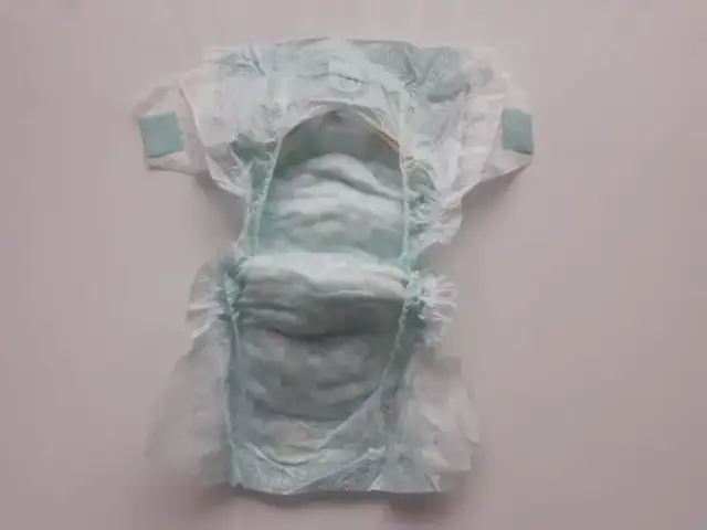 Pieluchomajtki Pampers: Pasek z tyłu i jego znaczenie dla higieny