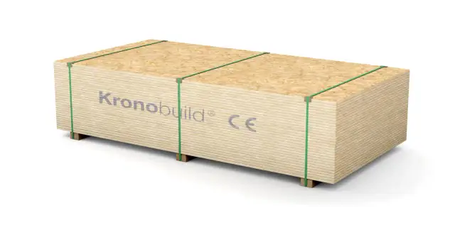 Płyty OSB Kronobuild 18 mm na palecie, zielone pasy spinające. Zastanawiasz się, ile waży płyta OSB 18 mm?