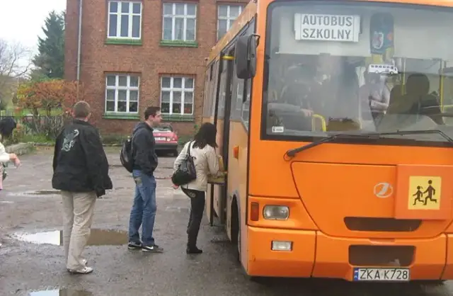 Gdzie może zatrzymać się autobus szkolny? Zasady i bezpieczeństwo zatrzymań