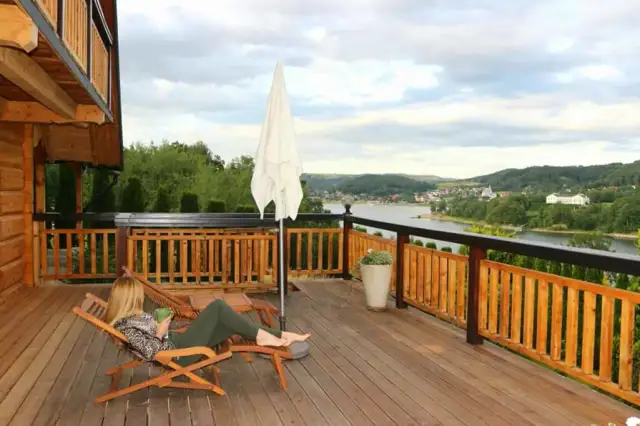 Hotele nad jeziorem Małopolskie - idealne miejsca na relaks i widoki