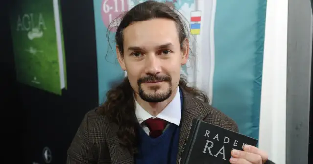Radek Rak prezentuje swoją książkę "Agla".