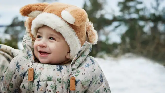 Jak ubrać dziecko w zależności od temperatury, by uniknąć przegrzania