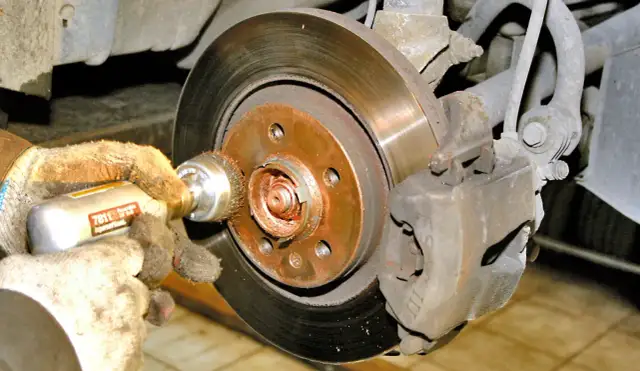 Jaki smar do piast samochodowych - uniknij kosztownych błędów