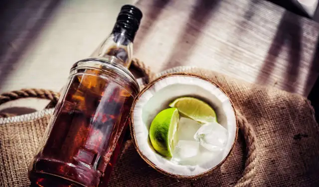 Orzeźwiające drinki z rumem, które zachwycą Twoje podniebienie