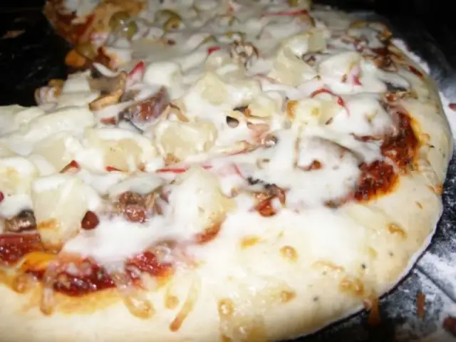 Jak zrobić ciasto na pizzę jak z Pizza Hut? Chrupiący spód!