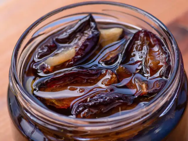 Schudnij z napojem ze śliwek? Sprawdź, jak działa na brzuch!