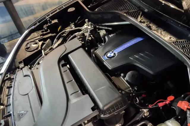 BMW X5 F15 opinie: który silnik zapewnia najlepsze osiągi i oszczędność?