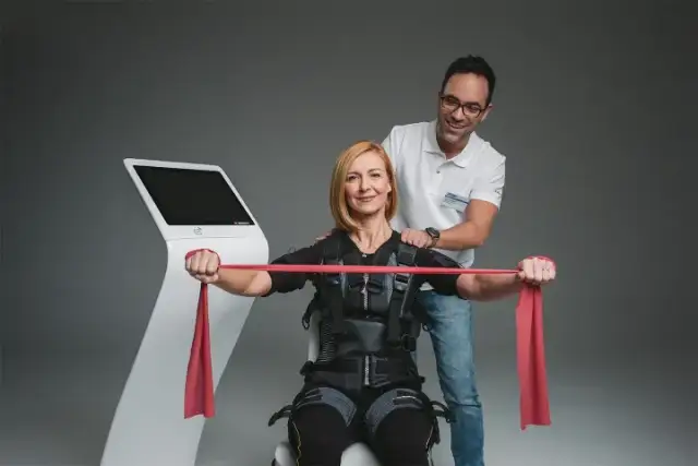 EMS trening co to - jak działa i jakie przynosi korzyści?