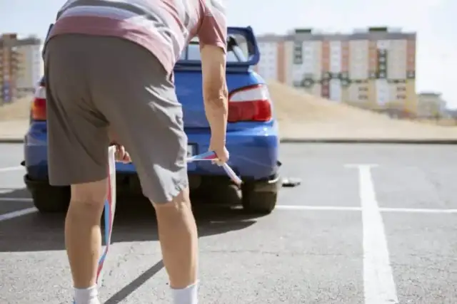 Czy można holować auto bez przeglądu? Poznaj zasady i kary