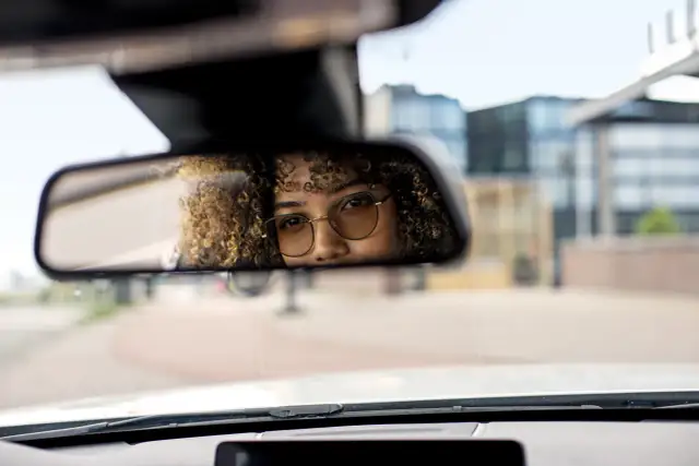 Szkła fotochromowe: Wygoda czy rozczarowanie? Poznaj fakty!