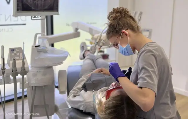 Czy dentysta to lekarz? Prawne wyjaśnienie statusu i uprawnień