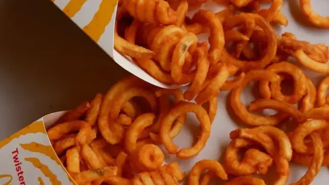 Gdzie kupić zakręcone frytki? Sprawdź najlepsze miejsca w mieście