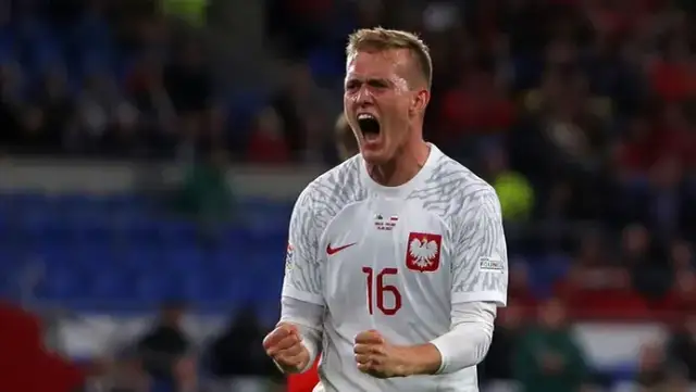 Kamil Grabara zarobki: Ile naprawdę zarabia jeden z najlepszych bramkarzy?