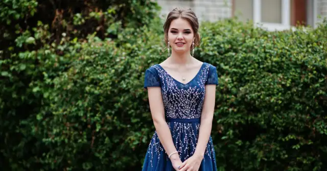 Co ubrać na bal gimnazjalny? Odkryj modne i stylowe sukienki