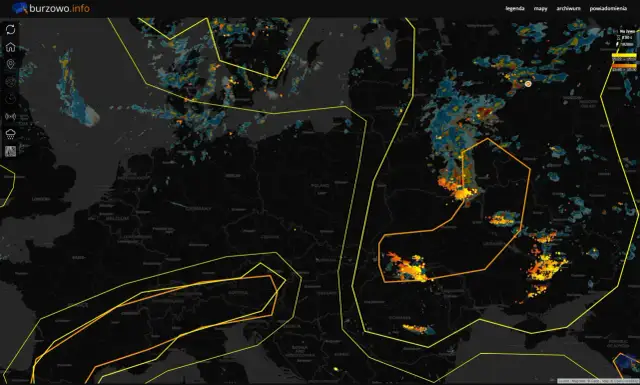 Radar burz antistorm pokazuje intensywne wyładowania atmosferyczne nad Europą Wschodnią i Bałtykiem.