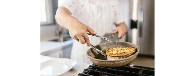 Jak smażyć kostki rybne, aby były idealnie chrupiące i soczyste