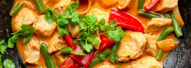 Jakie warzywa do kurczaka curry? Odkryj smaki, które zachwycą!