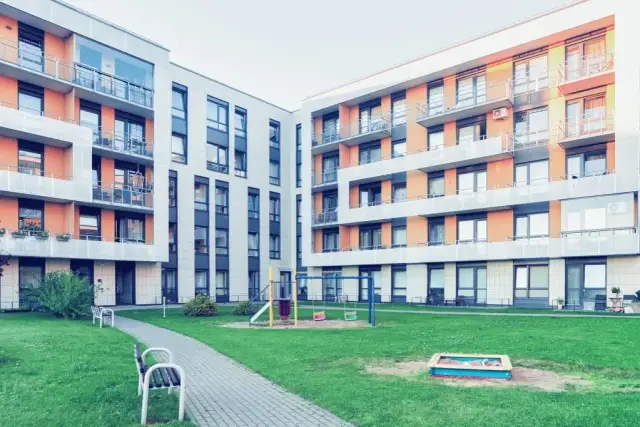 Do której godziny można wiercić w bloku? Sprawdź zasady i kary