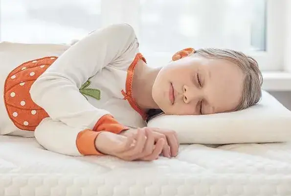 Jaka poduszka dla 3 latka, aby zapewnić zdrowy i komfortowy sen?