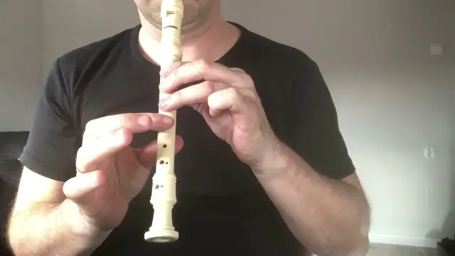 Jak zagrać na flecie Sto lat – proste nuty i skuteczne techniki