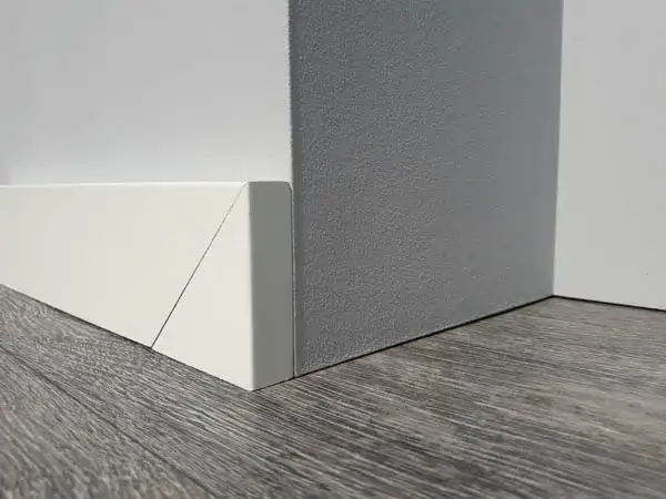 Perfekcyjne zakończenie listwy MDF: Zawrotka czy zaślepki?