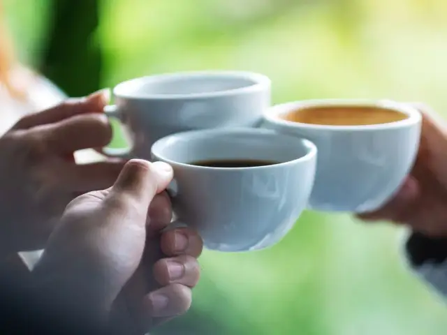 Ile kawy można pić dziennie? Poznaj bezpieczne limity i skutki zdrowotne