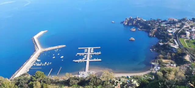 Cefalù: Gdzie zjeść? Od street foodu po widoki na morze!