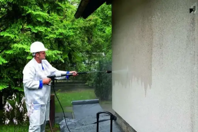 Skuteczne sposoby na to, czym zmyć sadzę z elewacji bez uszkodzeń