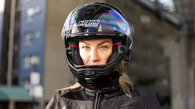 Jak wyciszyć kask motocyklowy i cieszyć się ciszą podczas jazdy