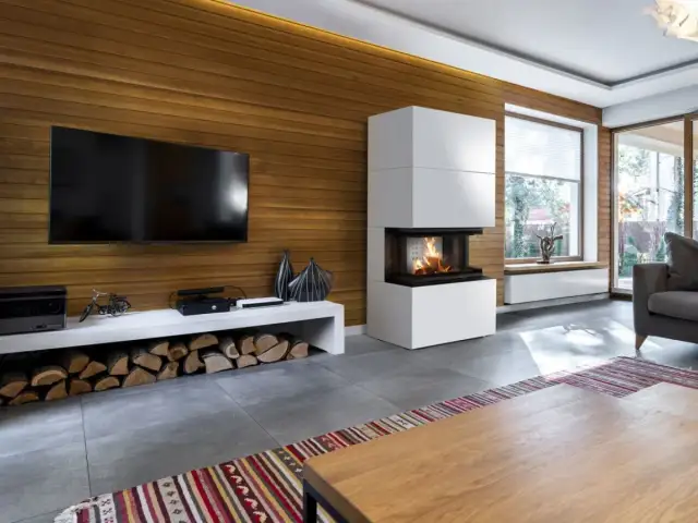 Jak zbudować kominek w salonie? Planowanie, koszty, przepisy 2026