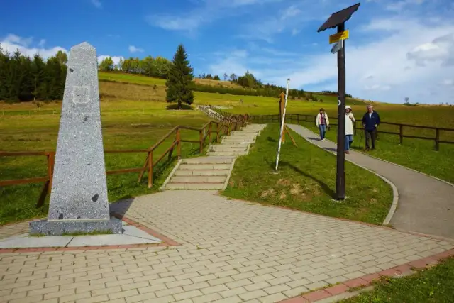 Istebna: Beskid Śląski, szlaki, szczyty i Trójstyk. Odkryj!