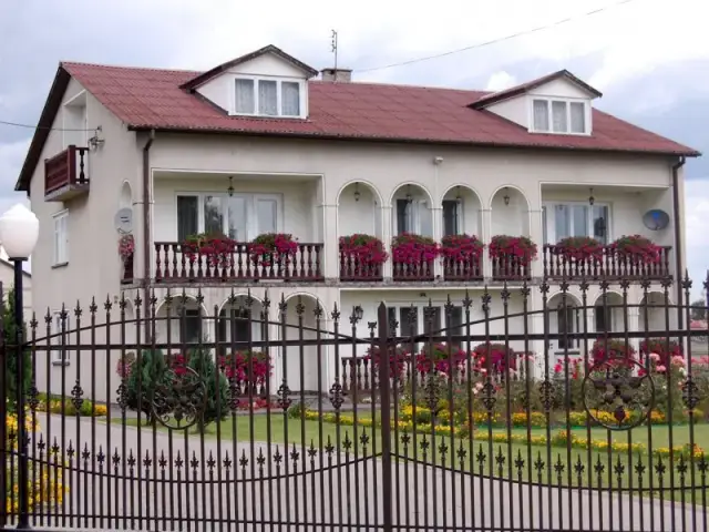 Jak łatwo dojechać do Wilkowyje Ranczo? Sprawdź najlepsze trasy i wskazówki