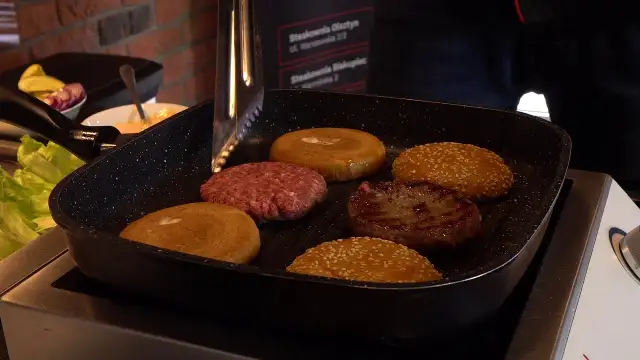 Jak usmażyć hamburgera - unikaj najczęstszych błędów i zaskocz smakiem