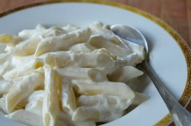 Makaron z serem jak w przedszkolu: Odtwórz smak dzieciństwa!