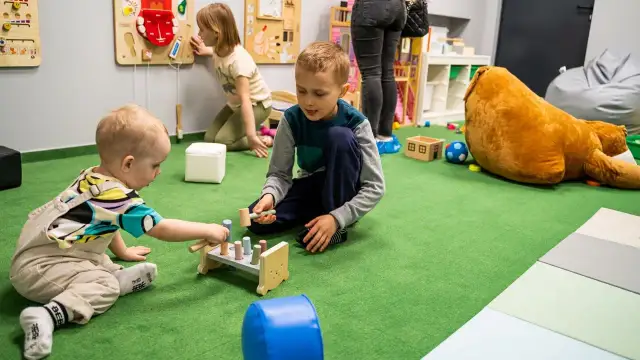 Zabawy sensoryczne, które rozweselą i zaangażują Twoje dziecko