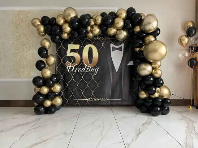 DIY ścianka na 18 urodziny: Niezapomniane zdjęcia bez wydatków!