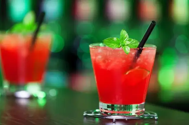 Jak przygotować idealny mai tai drink - przepisy i ciekawostki