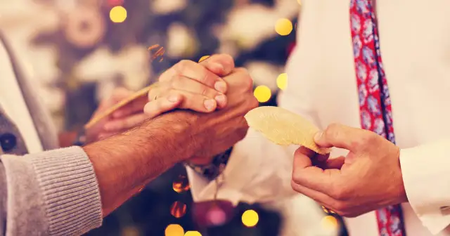 W jakich krajach dzieli się opłatkiem? Tradycje, które zaskakują