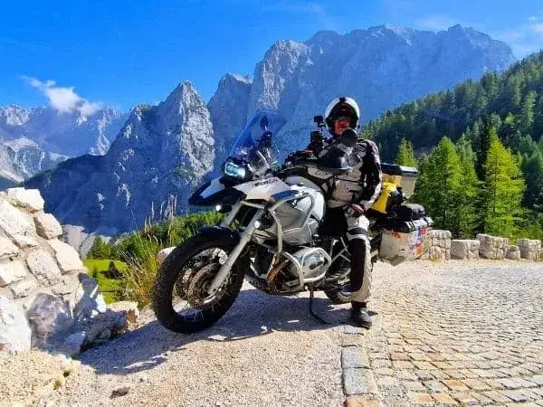 Najlepsze trasy motocyklowe w Słowenii - unikaj błędów i ciesz się jazdą