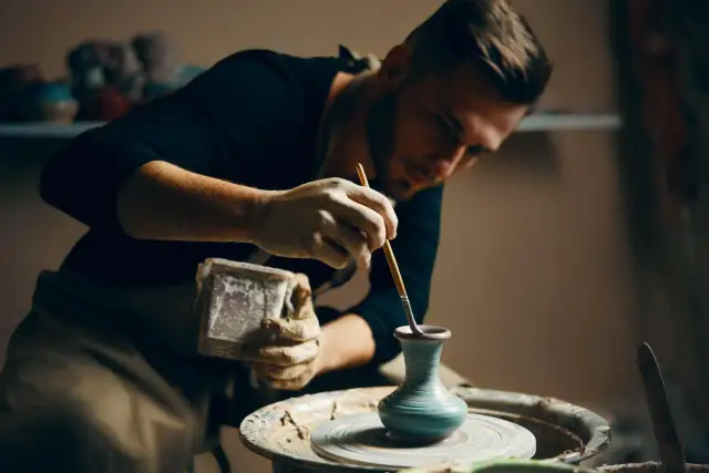 Zajęcia z ceramiki Kraków: Odkryj pasję, znajdź idealny kurs!