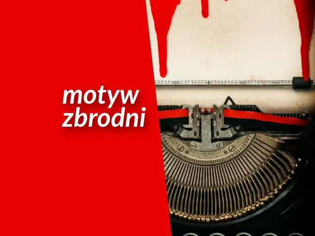 Czerwona plama krwi spływa na starą maszynę do pisania, symbolizując motyw winy i kary w zbrodni.