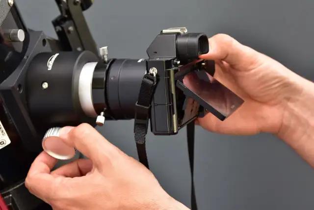 Jak podłączyć aparat do teleskopu i uniknąć błędów w astrofotografii