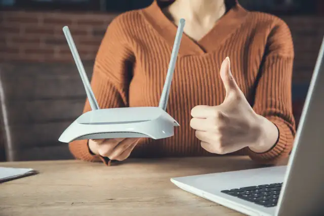Jak podłączyć internet do TV? Przewodnik krok po kroku!