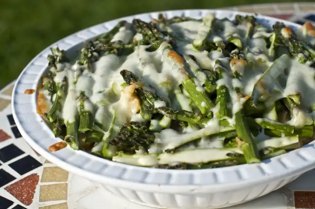 Zapiekanka ze szparagami i kurczakiem: Krok po kroku do perfekcji