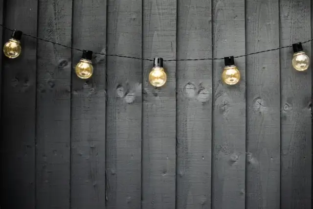 Jaki kabel do ogrodu? Bezpieczna instalacja oświetlenia