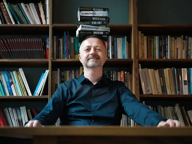 Dlaczego literaturze nie wystarcza język literacki w nowoczesnym świecie?