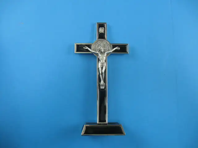 Co zrobić ze starym metalowym krzyżem? Szanuj jego znaczenie duchowe